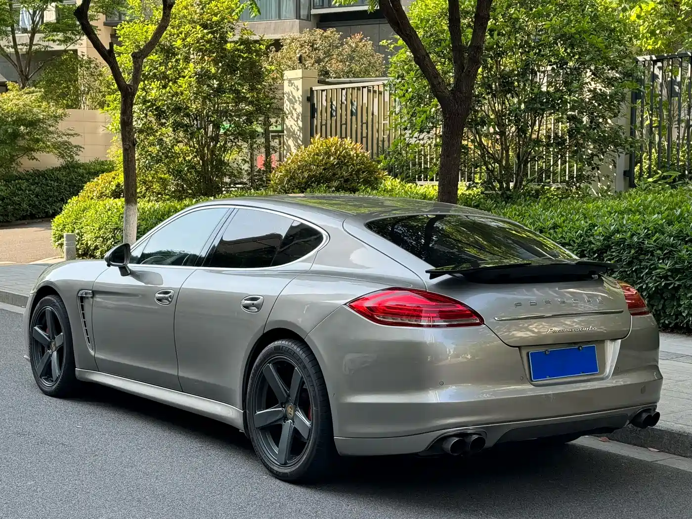 Porsche Panamera 2010 Porsche Panamera Turbo 4.8T фото 18
