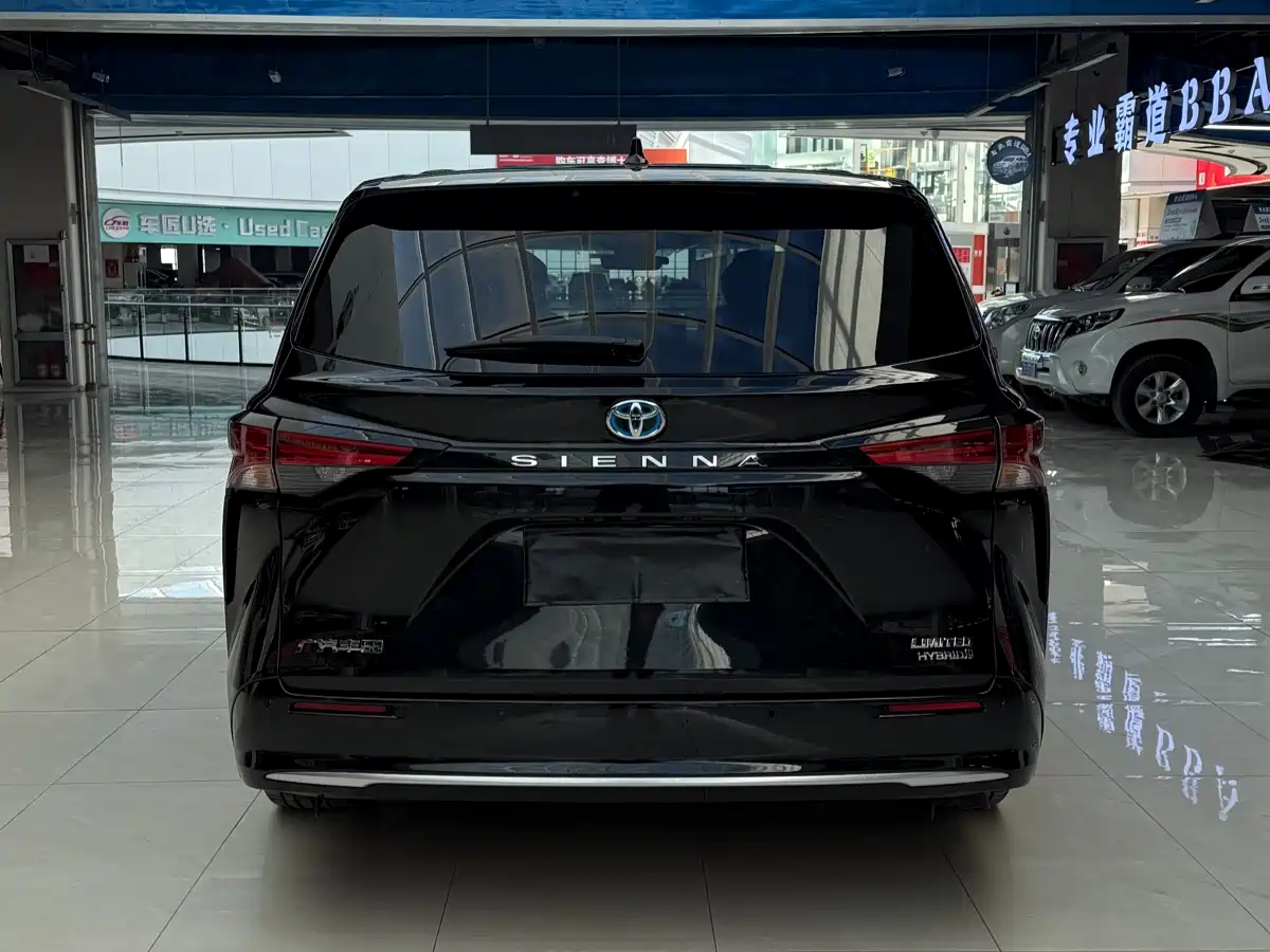 Toyota Sienna 2023 2.5L Hybrid Premium Edition фото 7