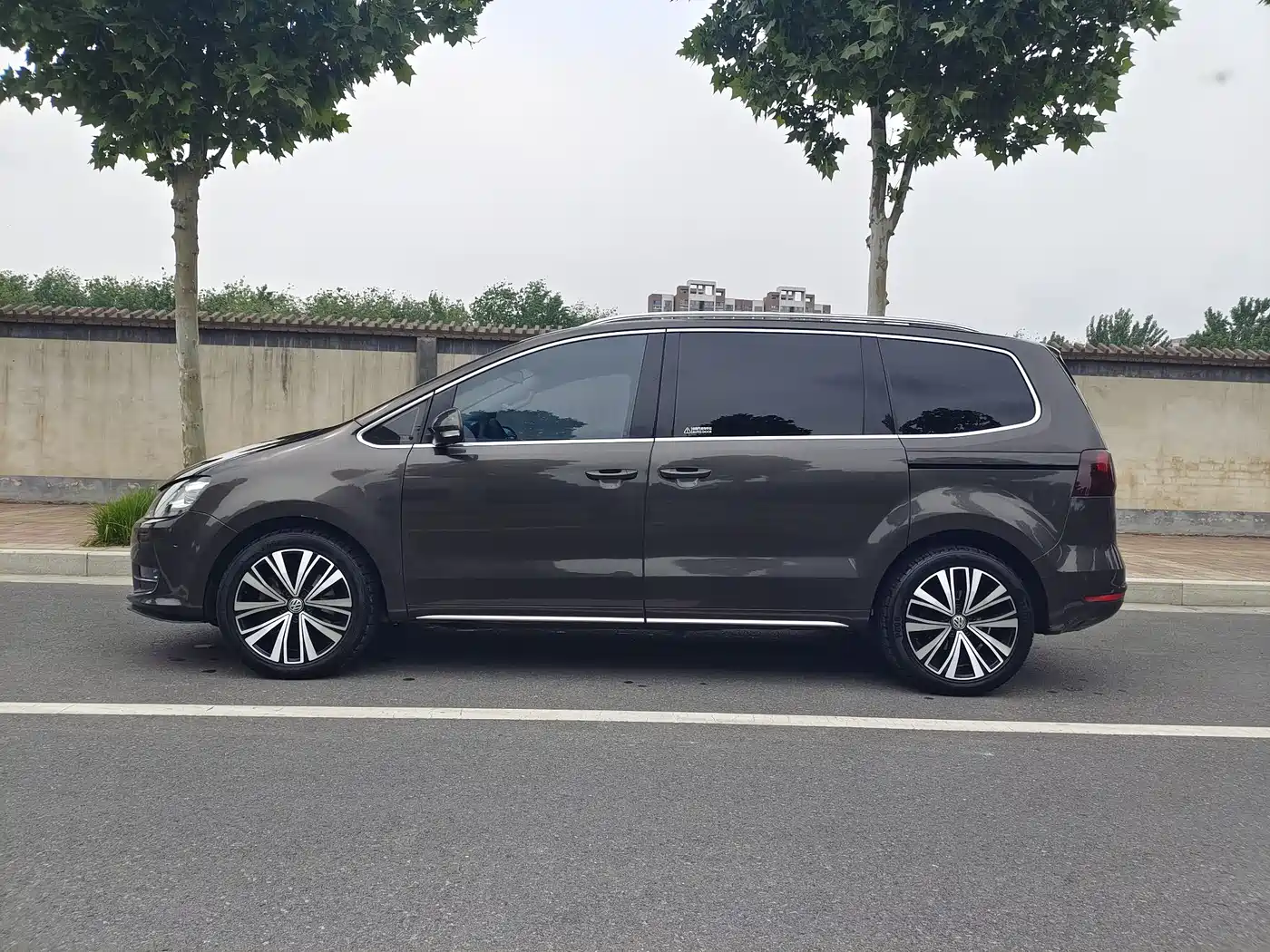 Volkswagen Sharan 2014 2.0TSI Luxury фото 21