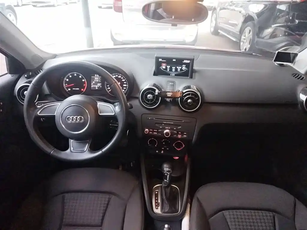 Audi A1 2014 30 TFSI Fashion фото 10