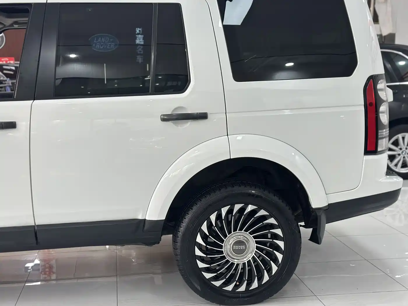 Land Rover Discovery 2013 3.0 SDV6 HSE Diesel фото 13