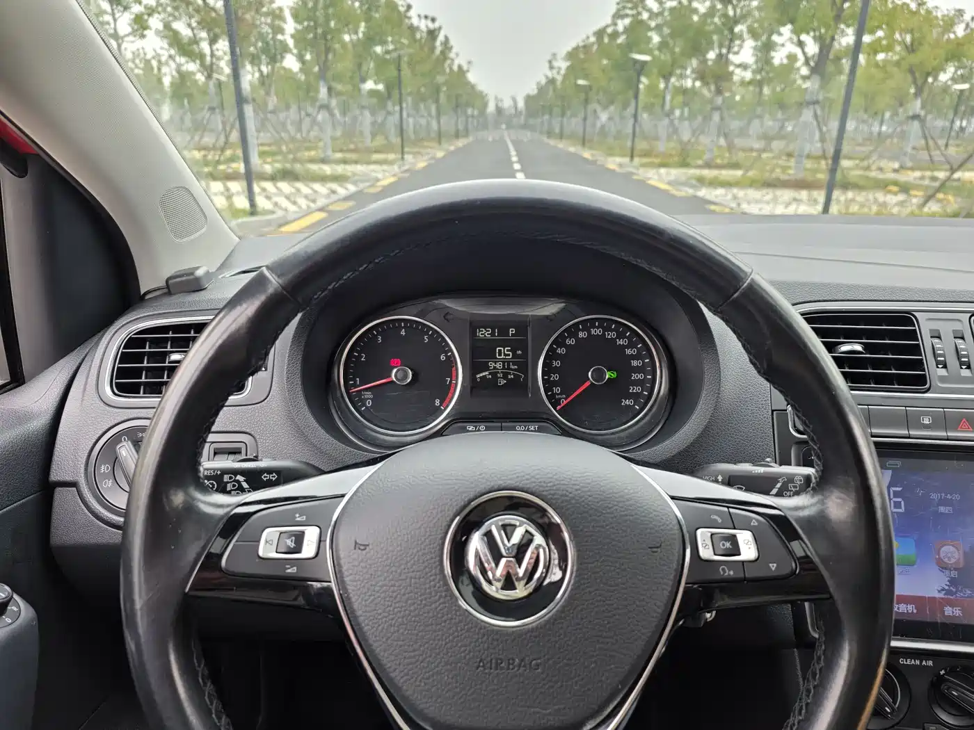 Volkswagen Polo 2016 1.6L Automatic Comfort фото 16