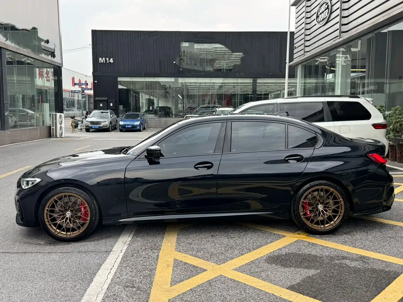 BMW 3 Series 2021 330Li xDrive M Sport Night Edition фото 13