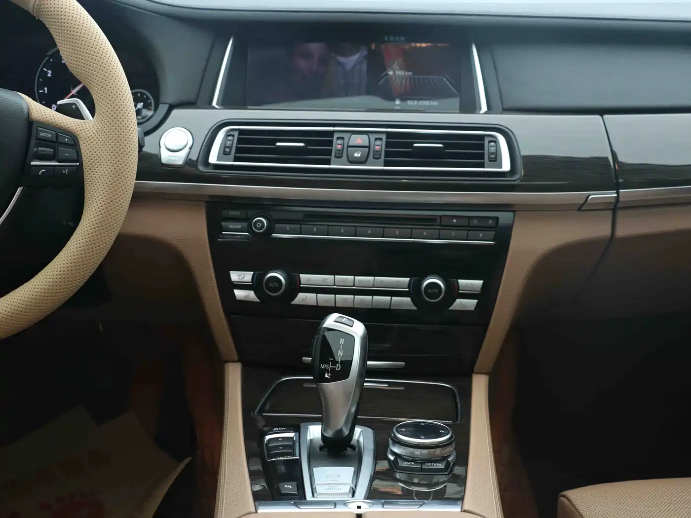 BMW 7 Series 2013 Model 740Li Leading фото 10