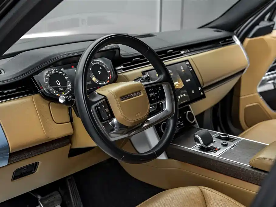 Land Rover Range Rover 2023 3.0 L6 360PS Golden Age Edition фото 25