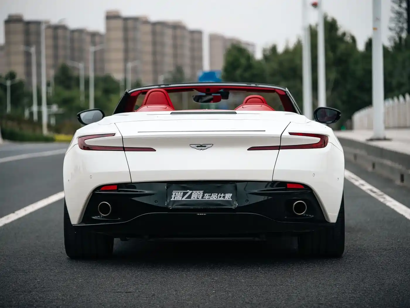Aston Martin DB11 2019 4.0T V8 Volante фото 5
