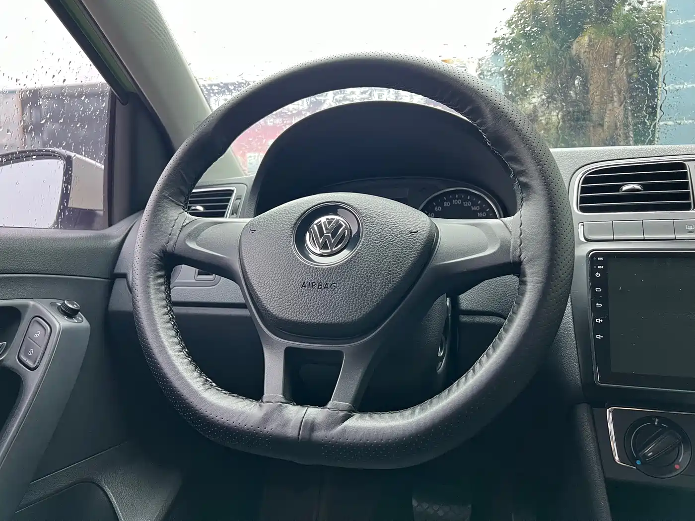 Volkswagen Polo 2014 1.6L Automatic Comfort Edition фото 14