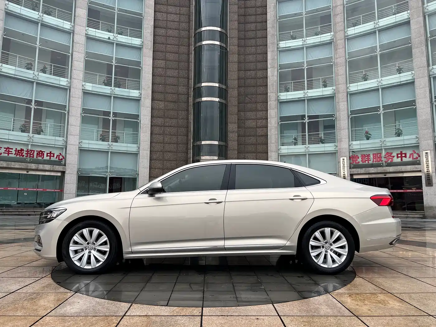 Volkswagen Passat 2019 330TSI Elite Version China VI фото 3