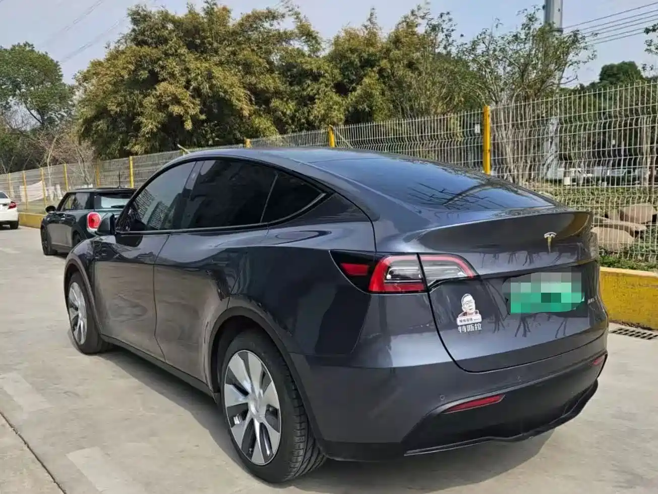 TESLA MODEL Y