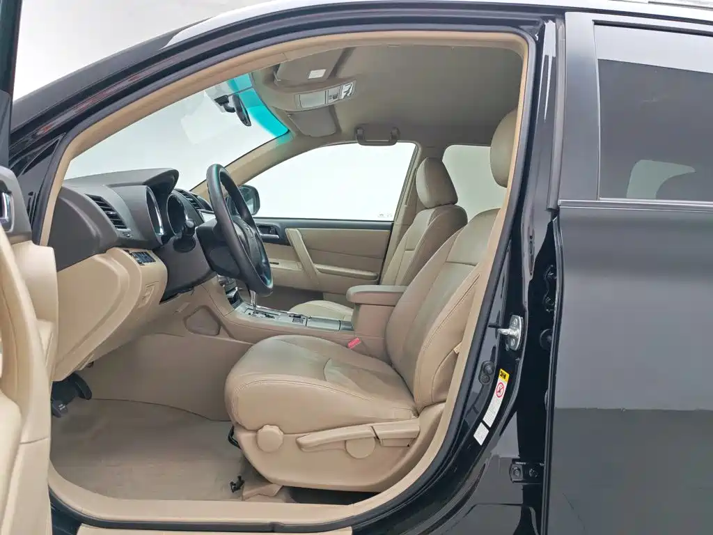 Photo 10 - Toyota Highlander