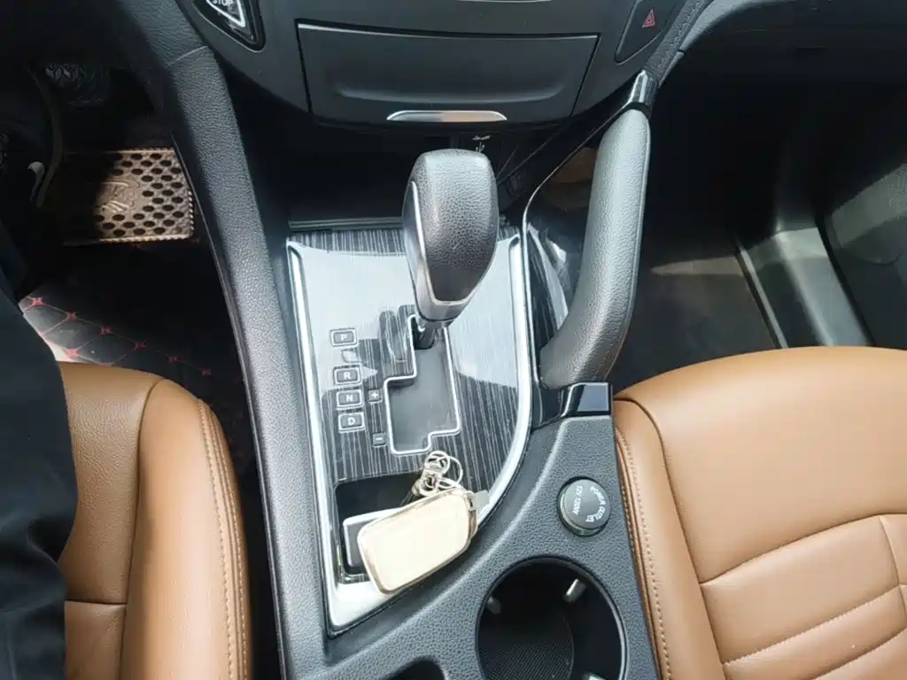 Dongfeng Fengdu MX5 2017 2016 2.0L Automatic Flagship Edition