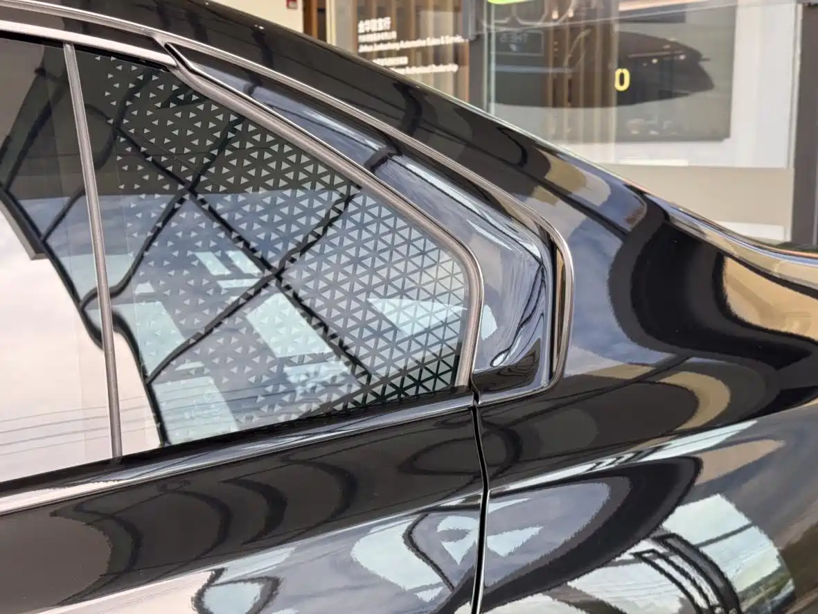 صورة 18 - BMW i7 M70L