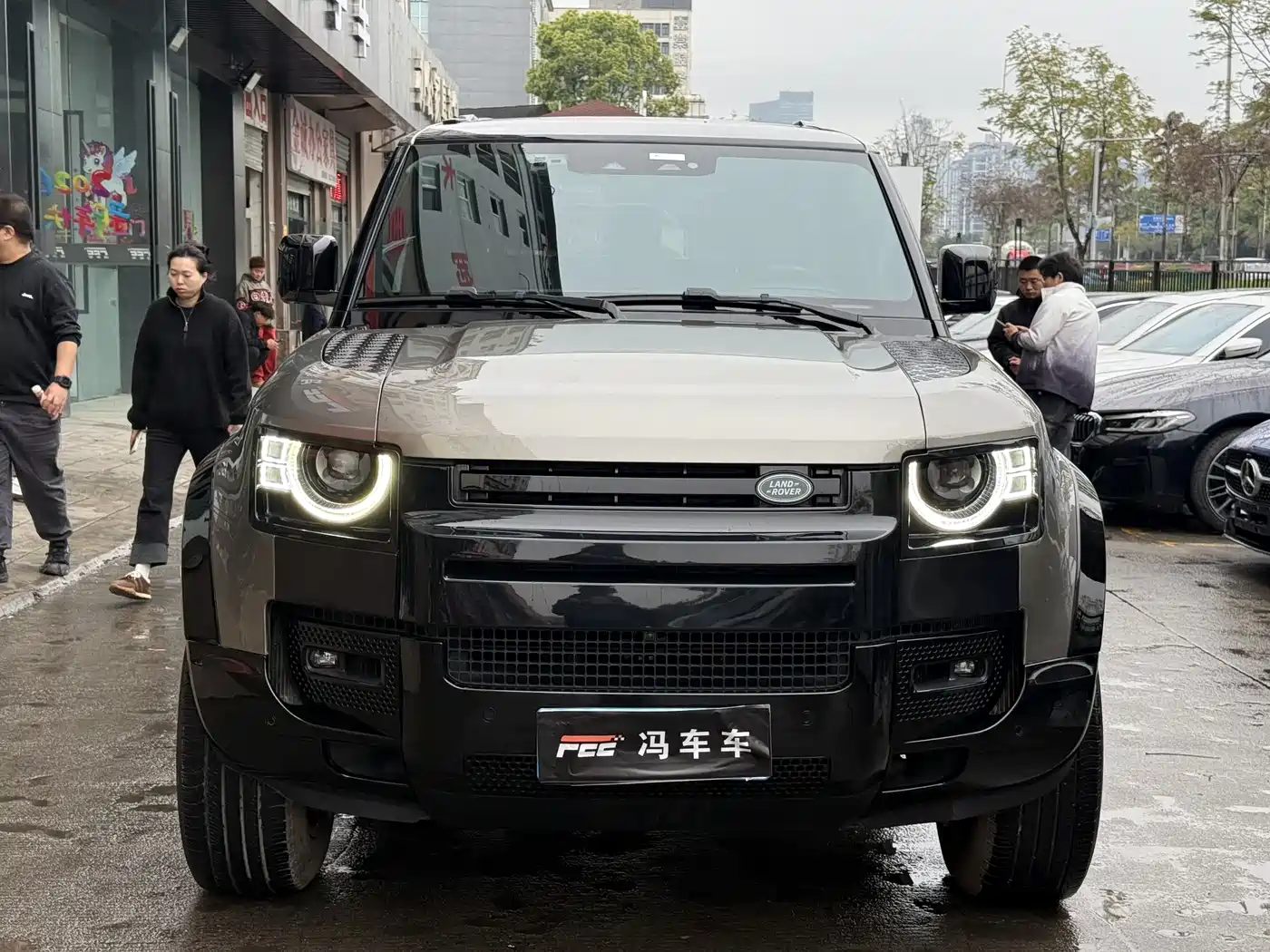 Land Rover Defender 2023 Facelift 90 3.0T P400 XS фото 3