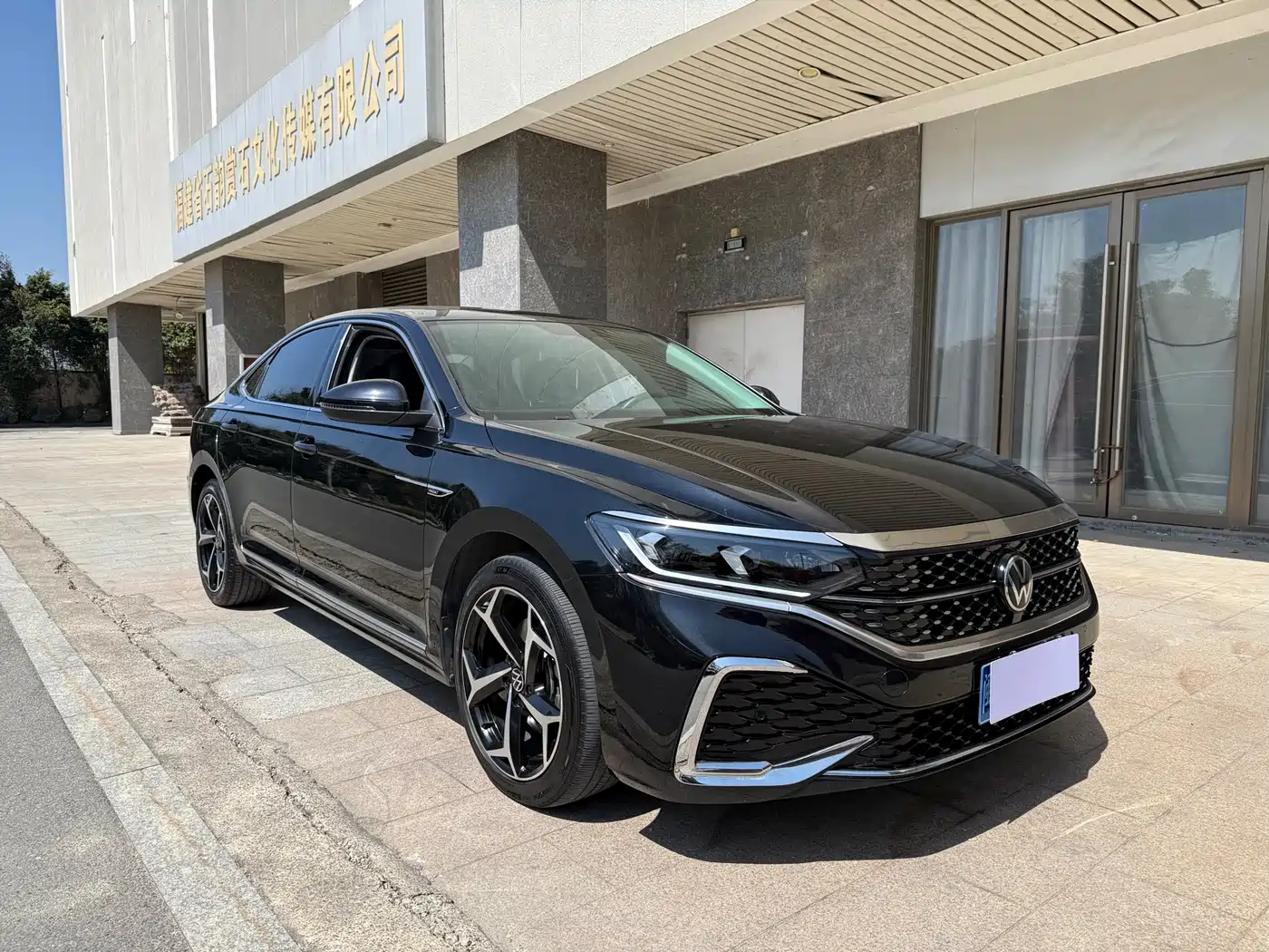 Volkswagen Passat 2024 Model 380TSI Starlight Elite фото 3