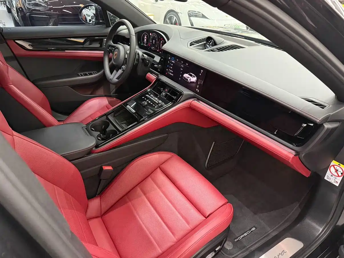 Photo 11 - Porsche Panamera
