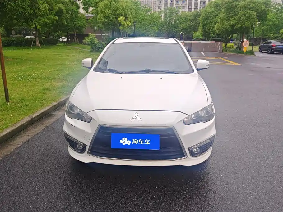 Mitsubishi Lancer EX 2015 2.0L CVT Flagship Edition фото 2