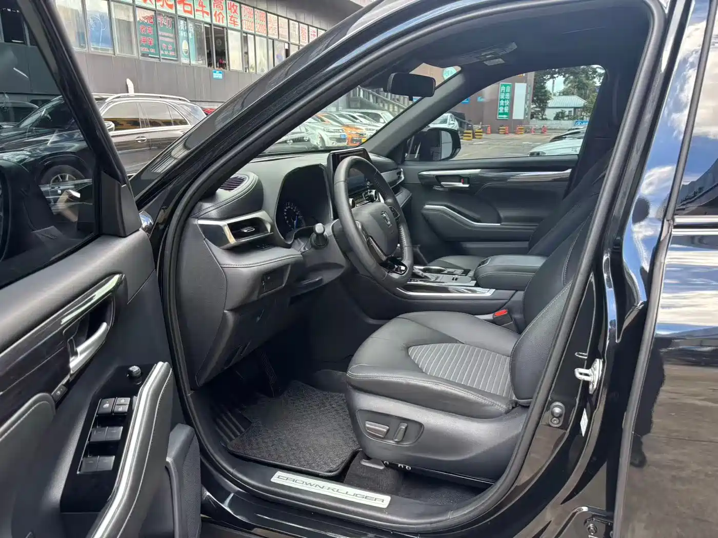 Toyota Crown Kluger 2022 2.5L HEV 4WD Luxury Edition фото 4
