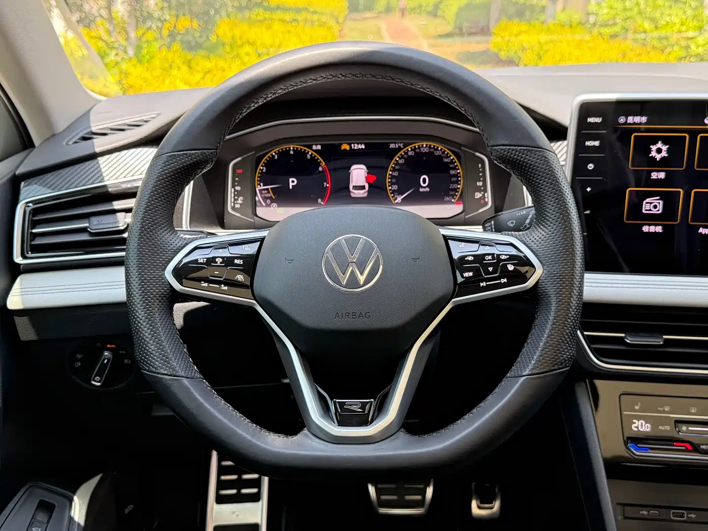 Volkswagen Tiguan L 2023 Facelift 330TSI Auto FWD R-Line Premium фото 15