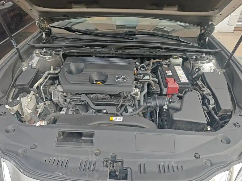 Фото 20 - Lexus ES
