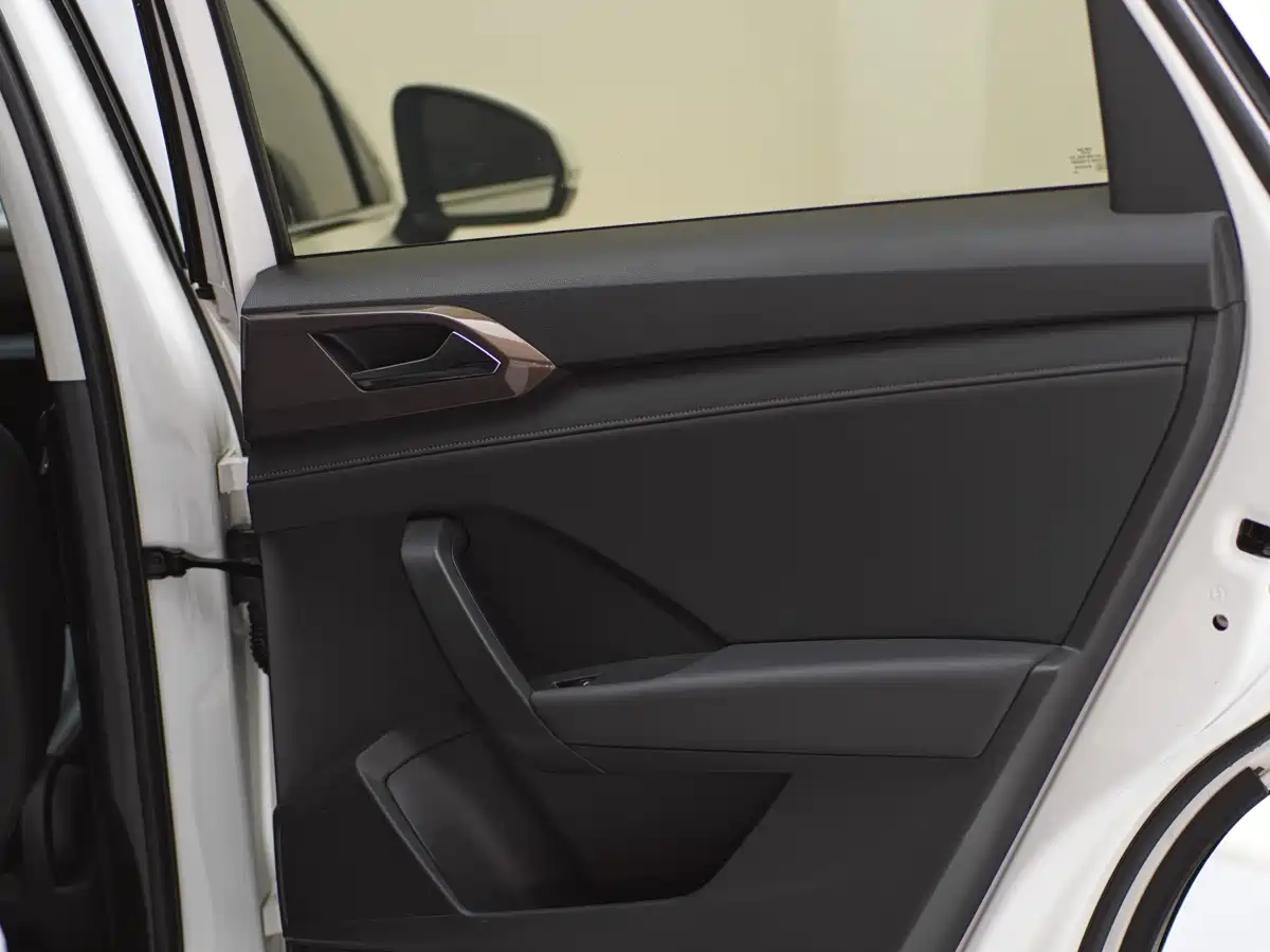 Volkswagen Tharu 2022 280TSI FWD Luxury Edition фото 17