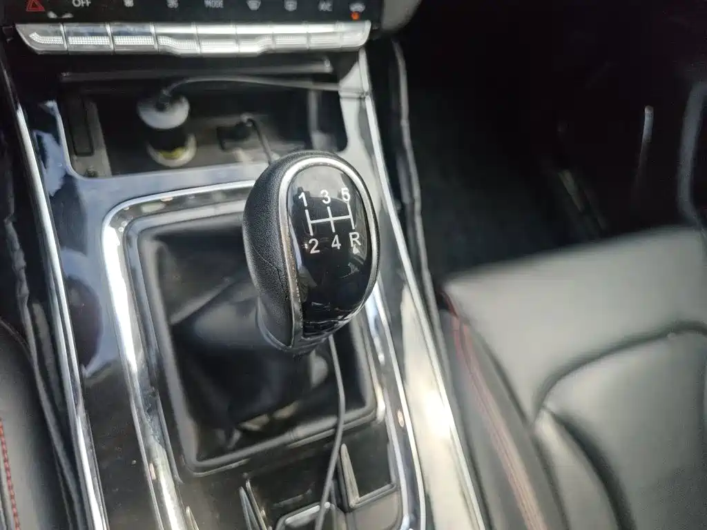 SWM Motor SWM G05 2019 2019 2.0L Manual Luxury Model