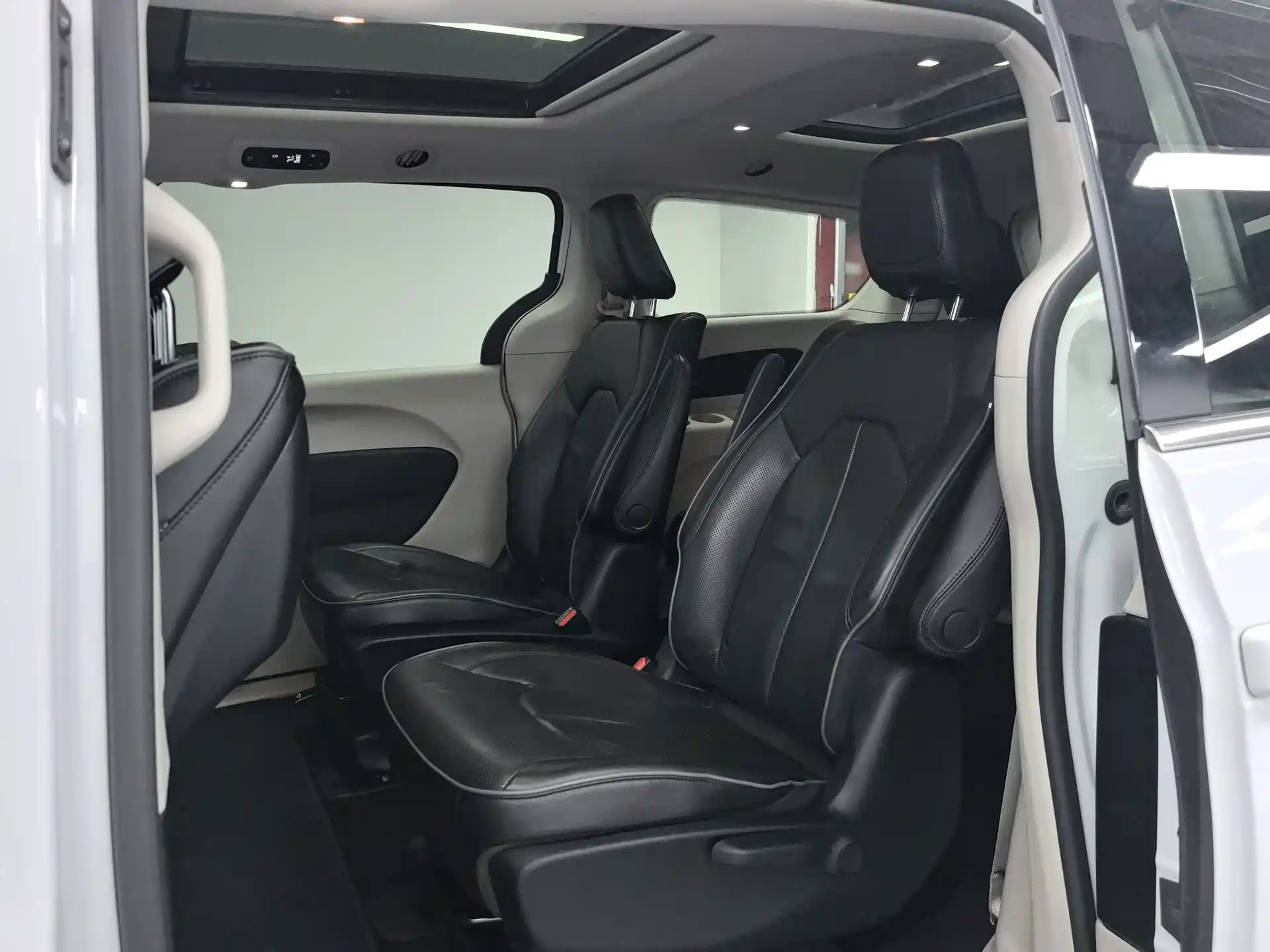 Фото 6 - Chrysler Pacifica PHEV