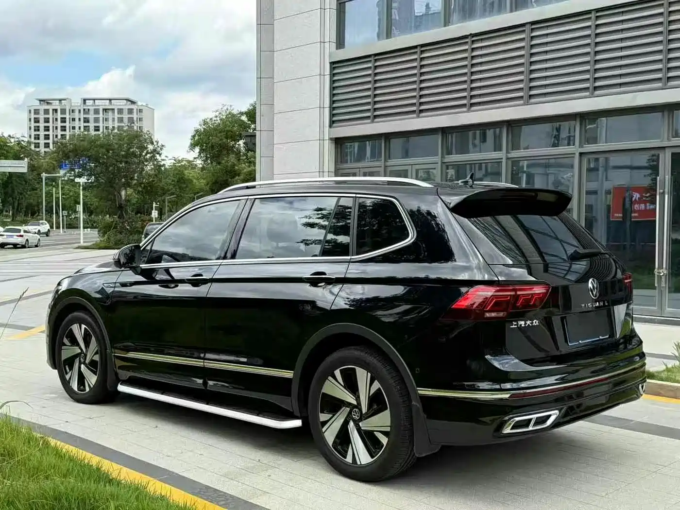 Фото 6 - Volkswagen Tiguan L