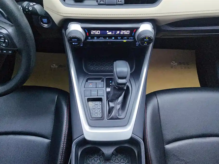 Toyota RAV4 Rongfang 2020 2.0L CVT 2WD Trend Edition фото 16