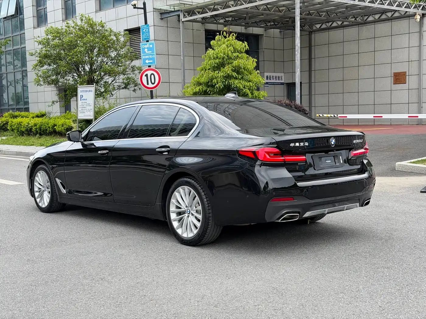 BMW 5 Series 2018 525Li Luxury Package фото 7