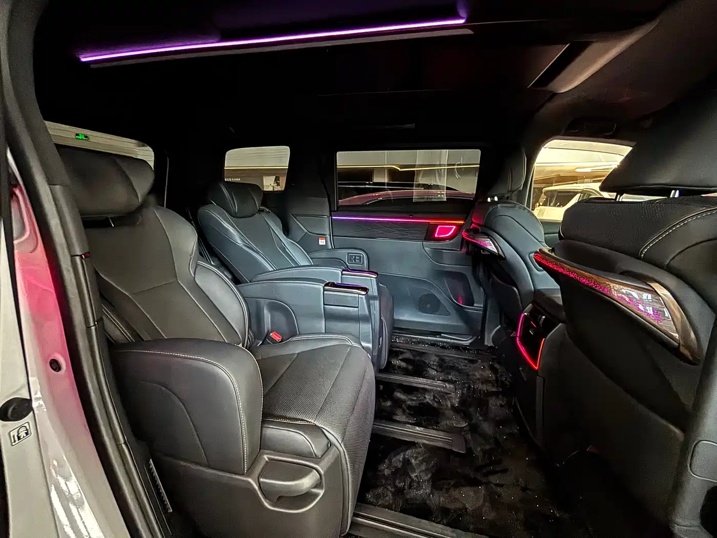 Toyota Alphard 2025 Hybrid 2.5L Ultimate Gold Edition фото 10