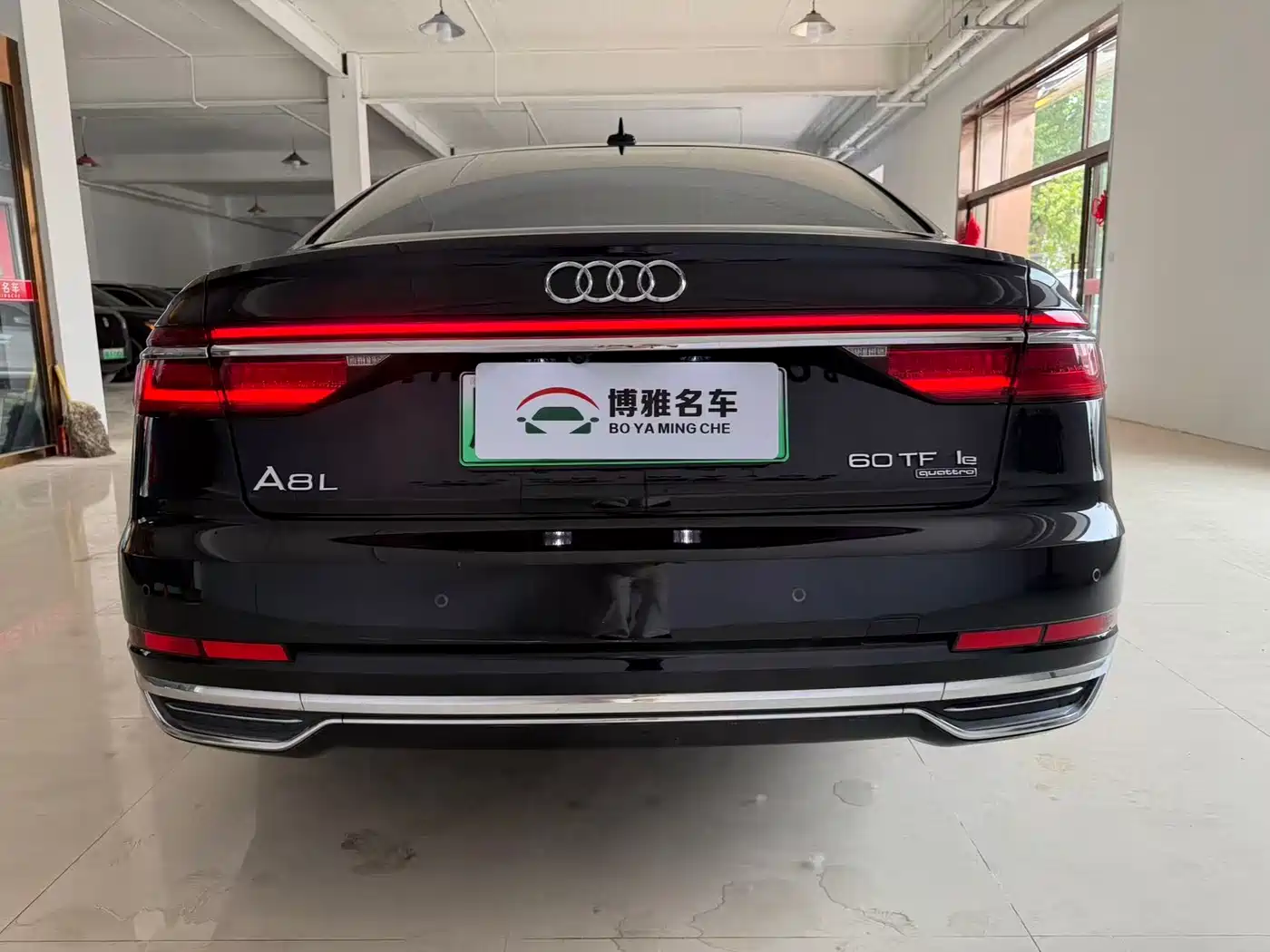 Photo 4 - Audi A8
