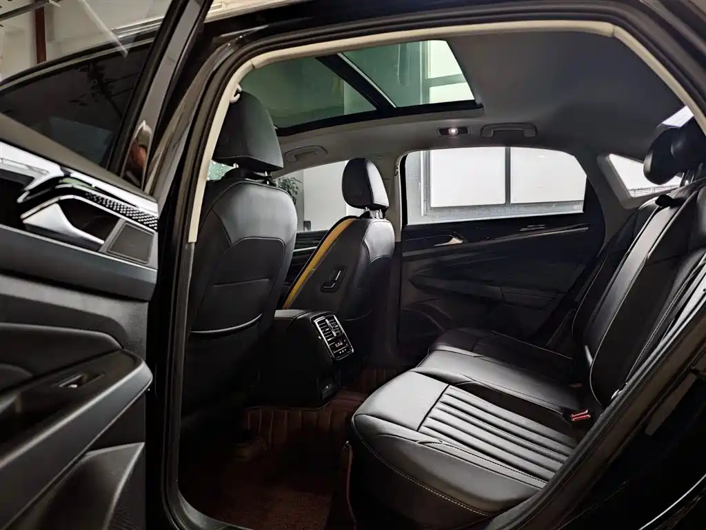 Volkswagen Passat 2022 330TSI Starlight Elite Edition фото 26