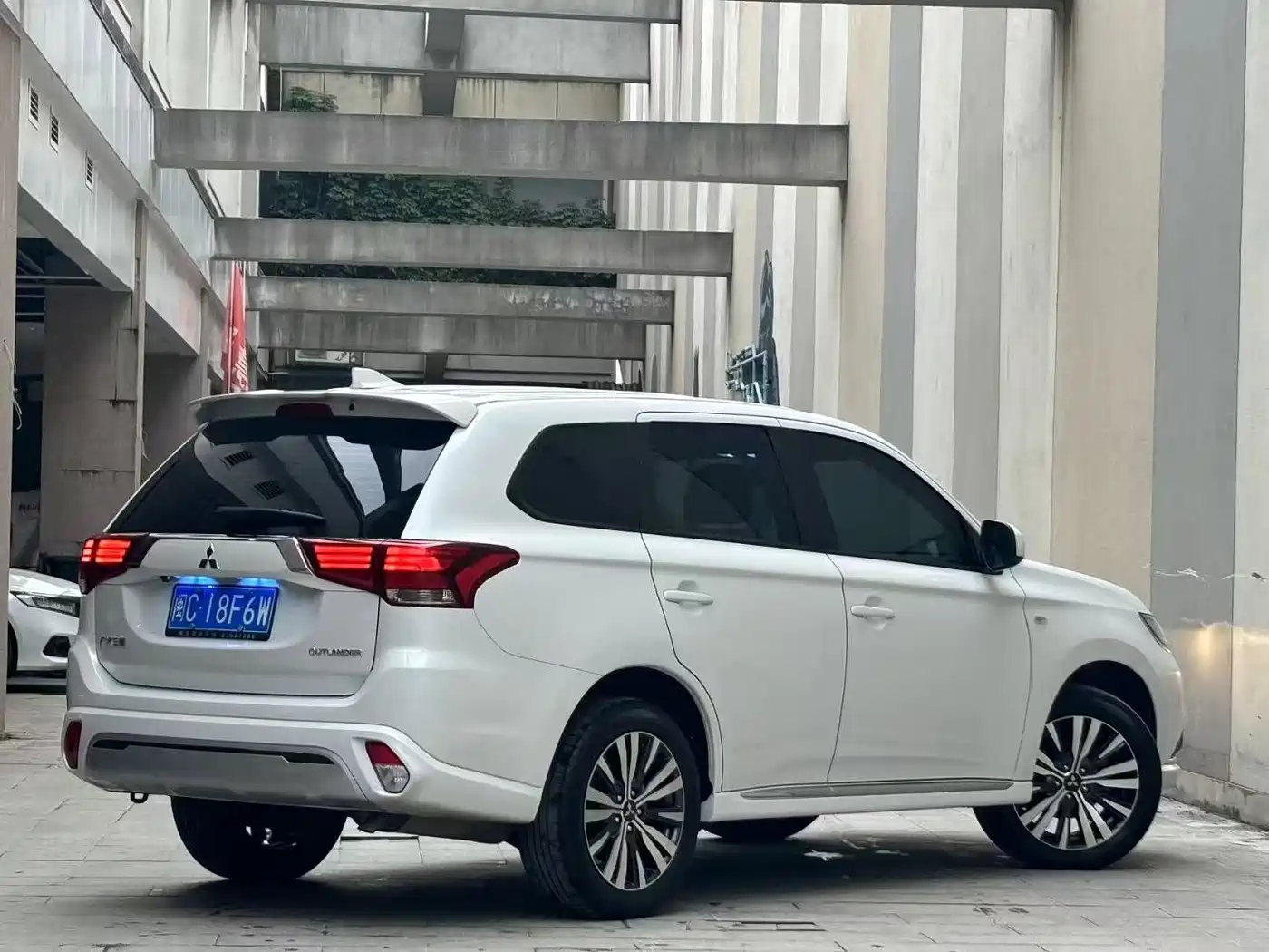 Mitsubishi Outlander 2023 2023 1.5T CVT FWD Premium Edition 5-seater