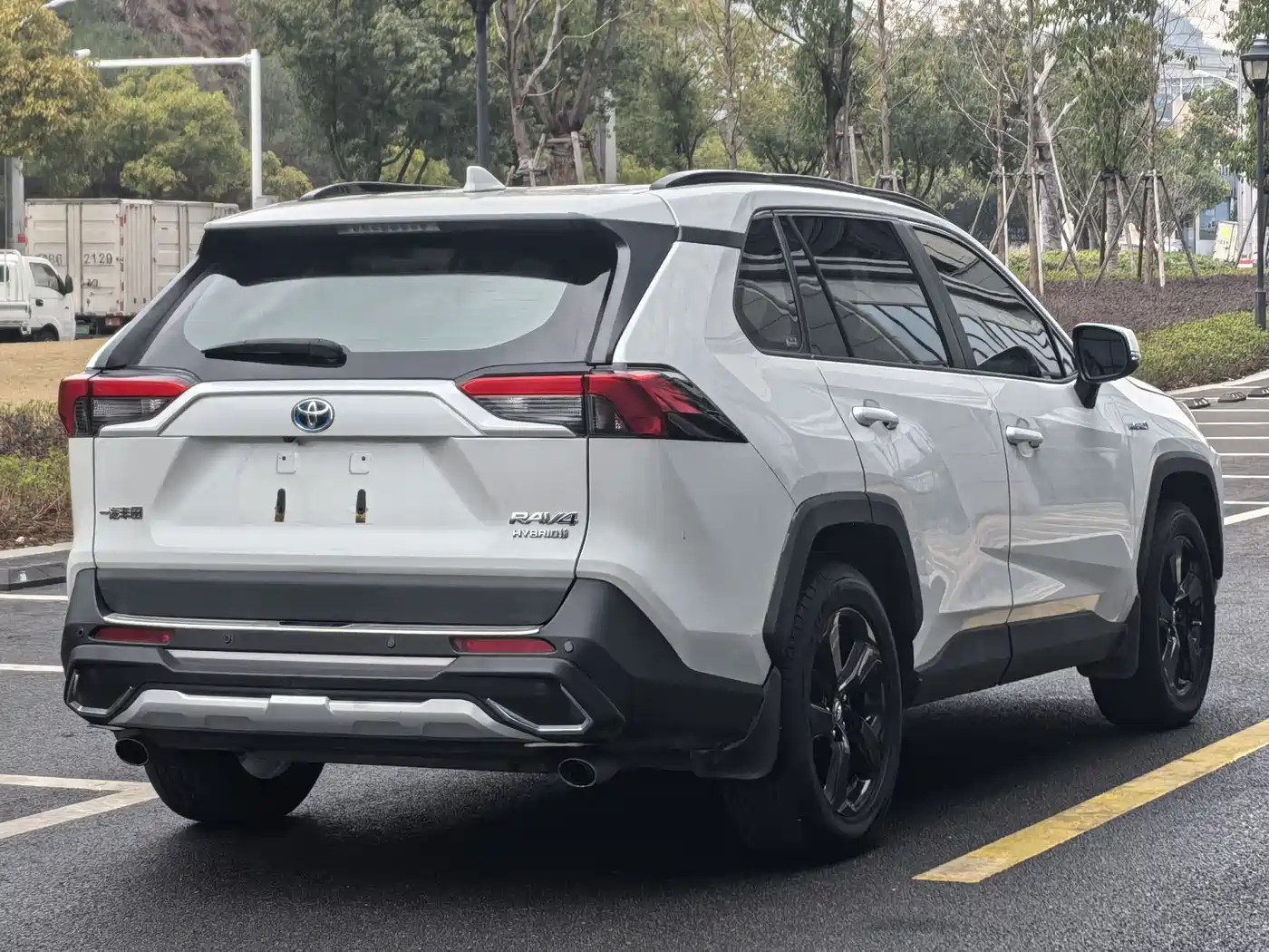 Toyota RAV4 Rongfang Dual Engine E+ 2021 2.5L 2WD Elite Pro фото 6