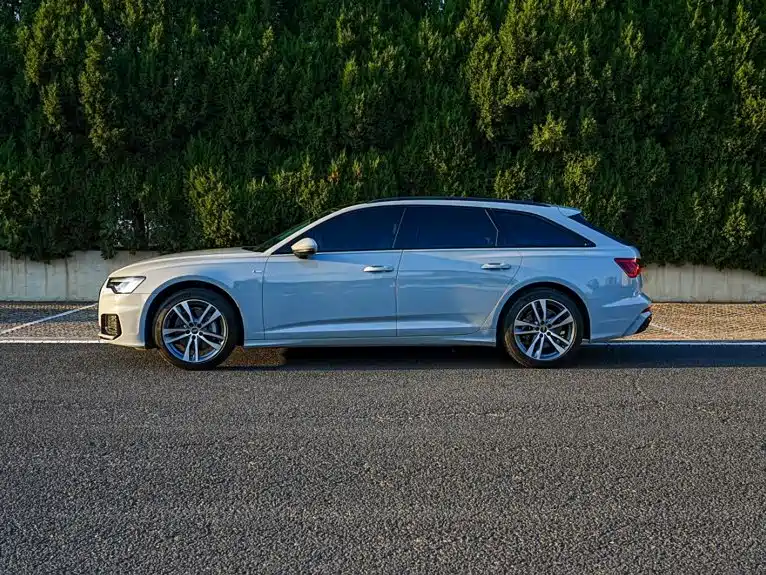 Photo 5 - Audi A6 (Import)