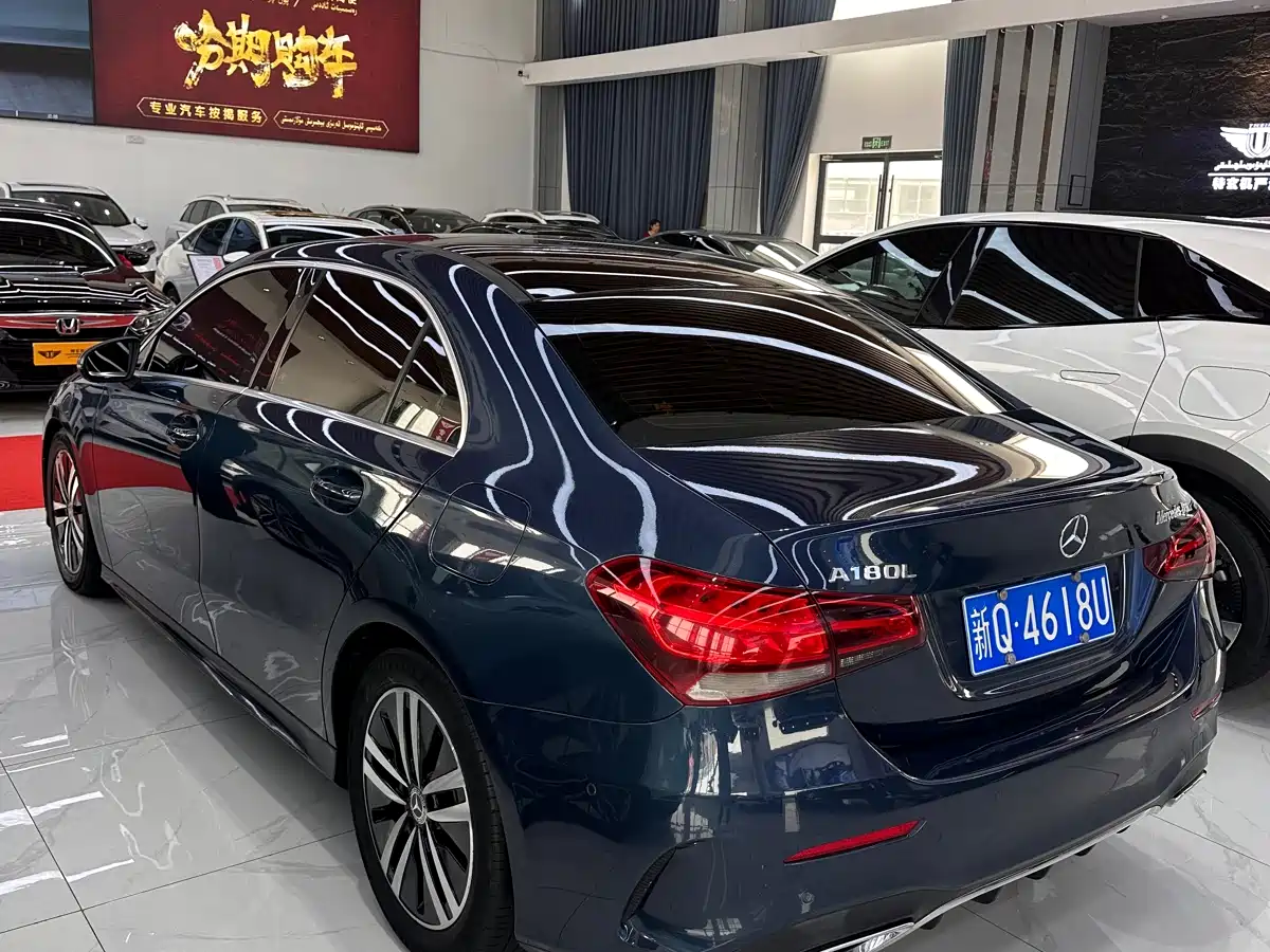 Mercedes-Benz A-Class 2019 A 180 L Sport Sedan фото 10