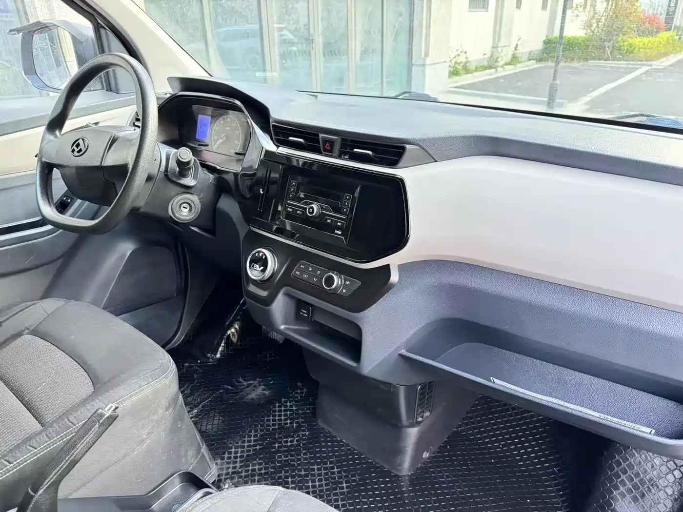 SAIC MAXUS CHASE EV30