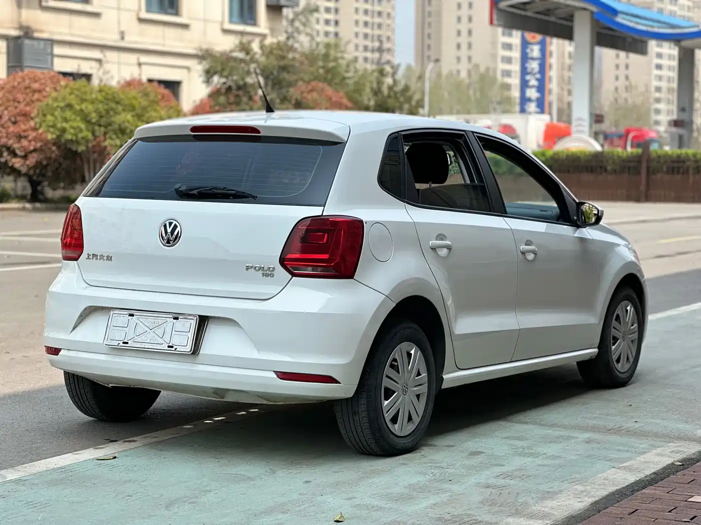 VOLKSWAGEN POLO