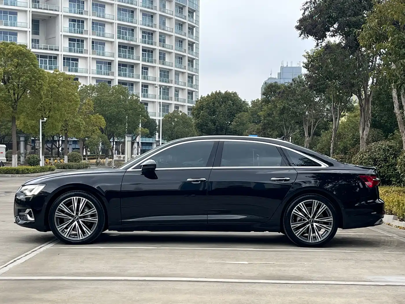 Audi A6L 2023 45 TFSI quattro Premium Elegance фото 3