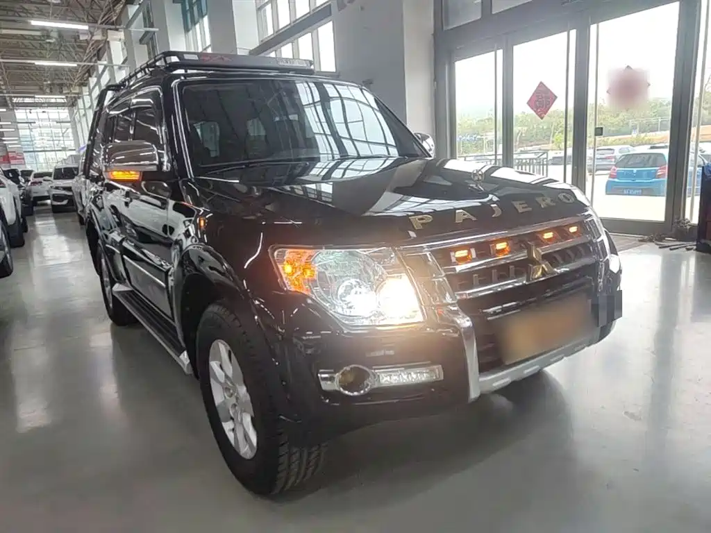 Mitsubishi Pajero (Import) 2016 3.0L Automatic Premium (China V) фото 4