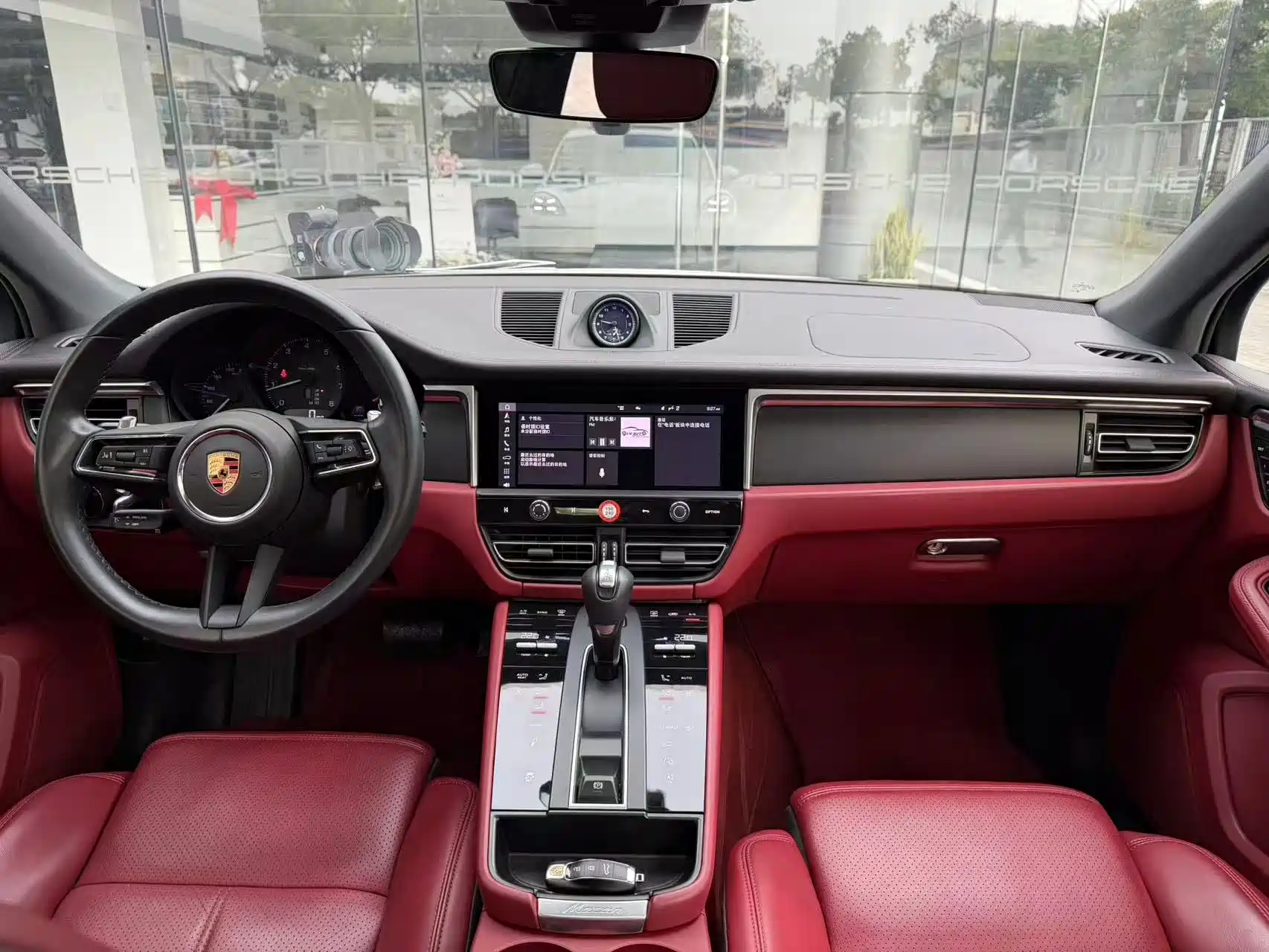 Photo 9 - Porsche Macan