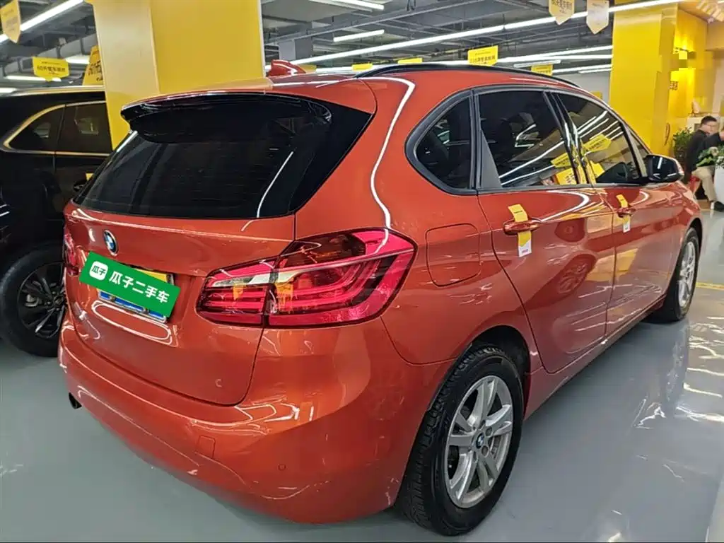 BMW 2 Series Touring 2016 218i Leading фото 7