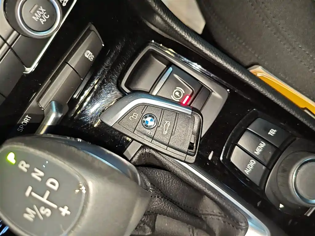 BMW 2 Series Touring 2016 218i Leading фото 9