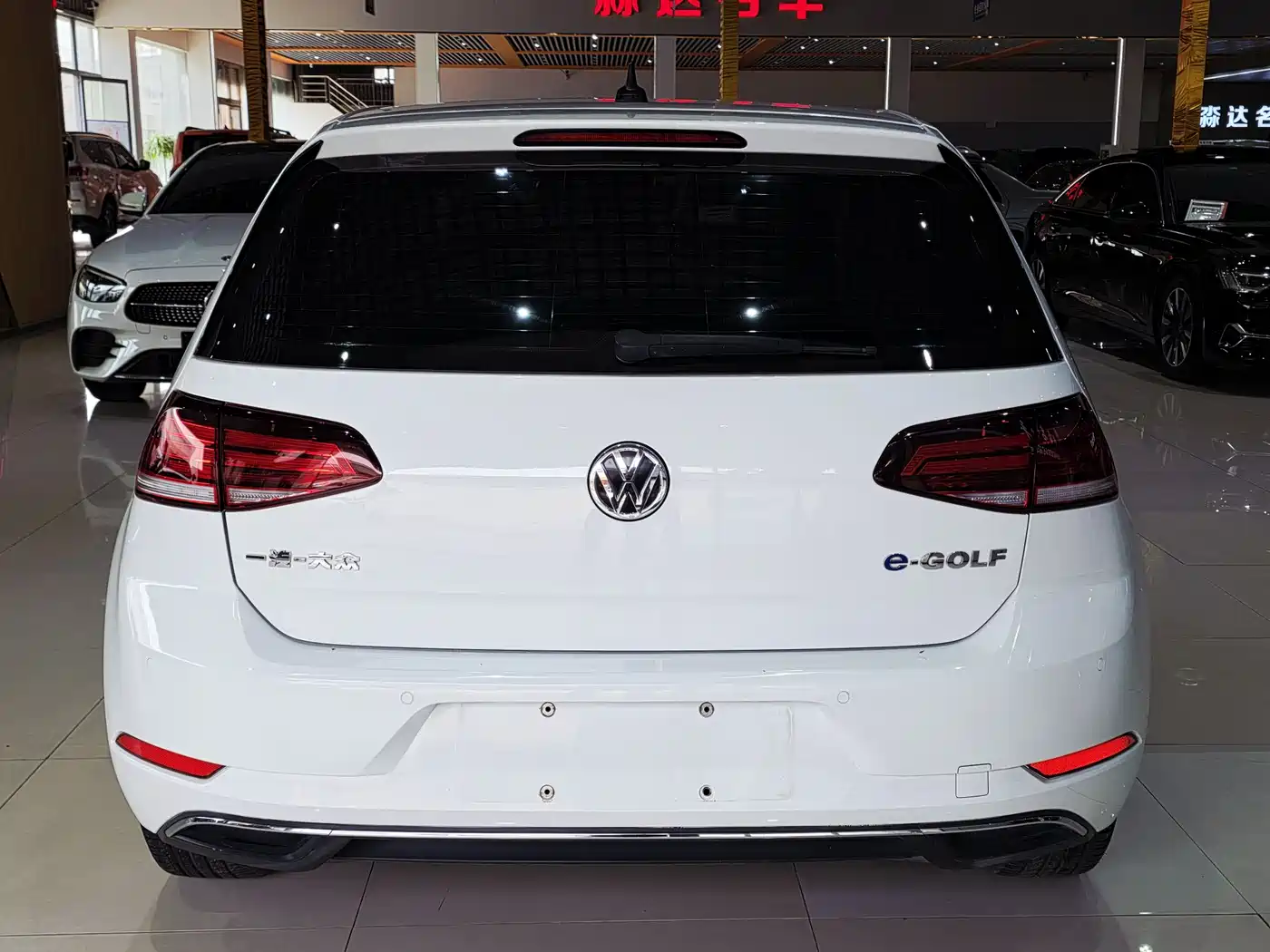 Volkswagen Golf Electric 2020 Chi фото 17
