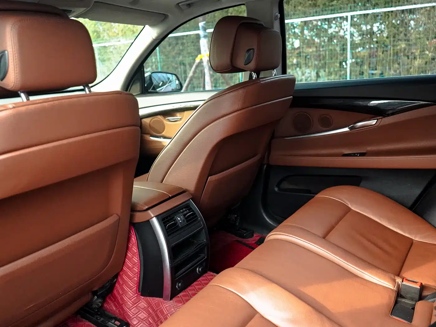 BMW 5 Series GT 2011 535i Elegance фото 11