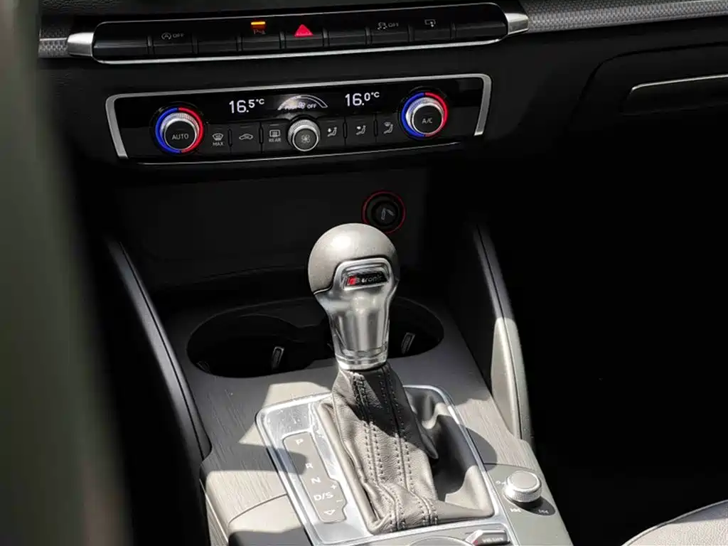 Audi A3 (Import) 2015 Limousine 45 TFSI S line Luxury фото 17