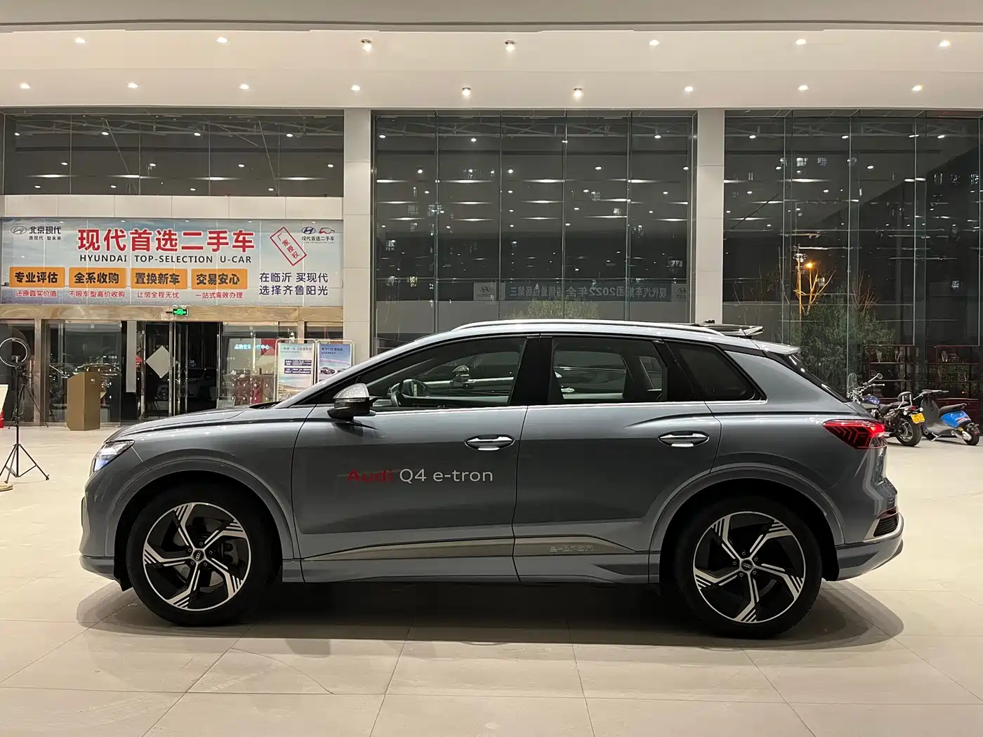AUDI Q4 E TRON