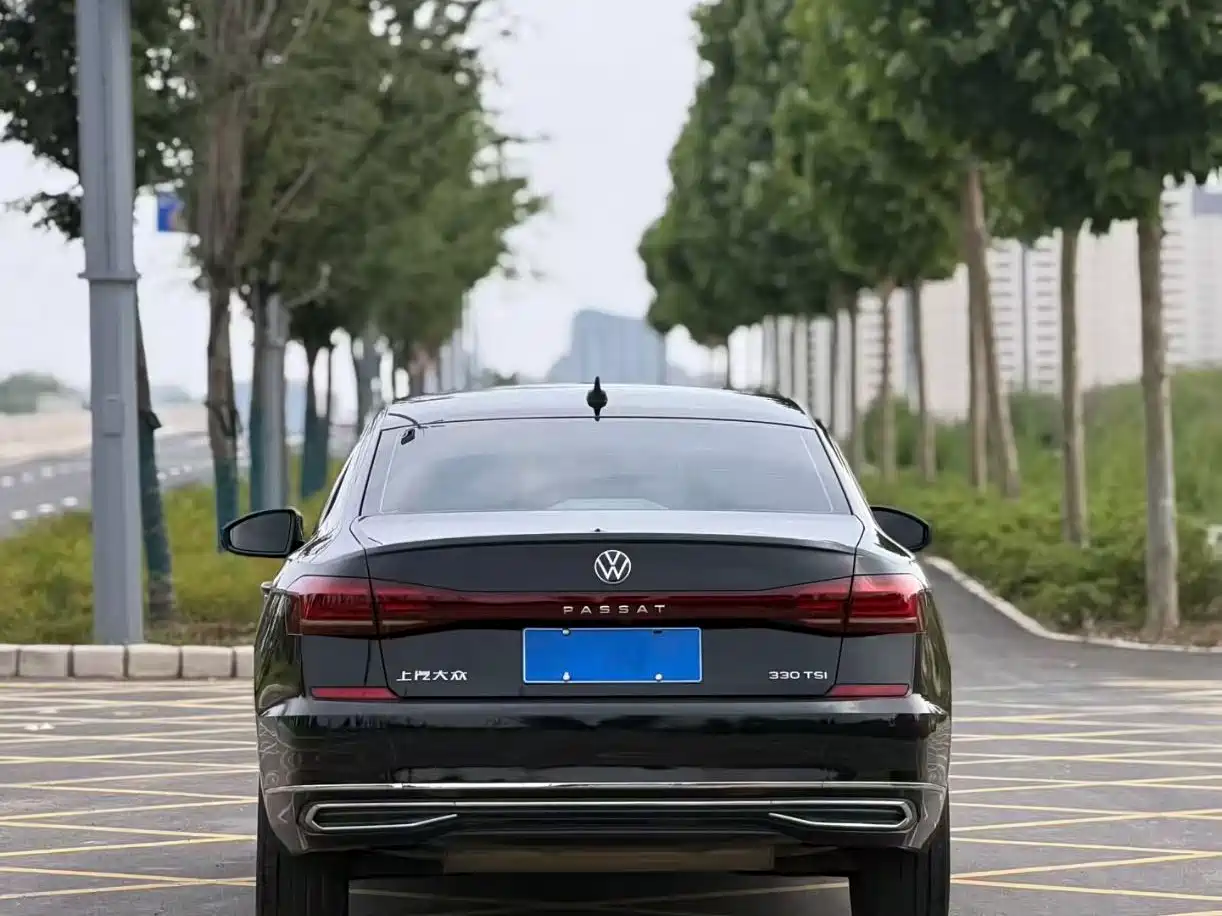 Volkswagen Passat 2022 330TSI Premium Edition фото 8