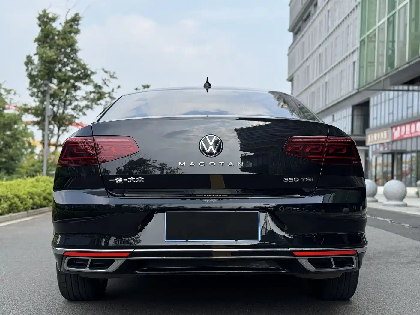 Volkswagen Magotan 2023 Model 2 Million Commemorative Edition 330TSI DSG Luxury фото 9