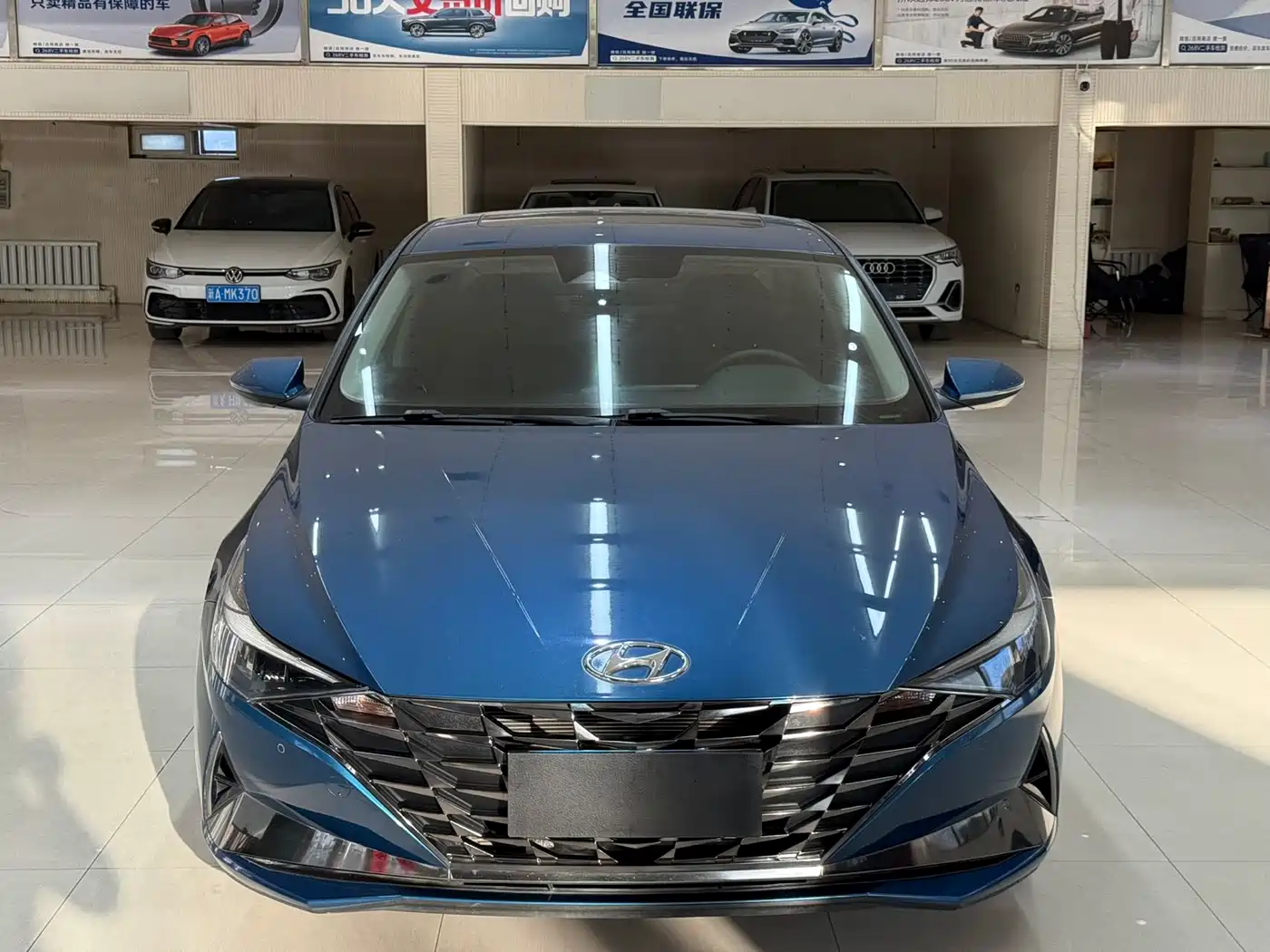 Hyundai Elantra 2022 1.5L CVT LUX Premium Edition фото 2